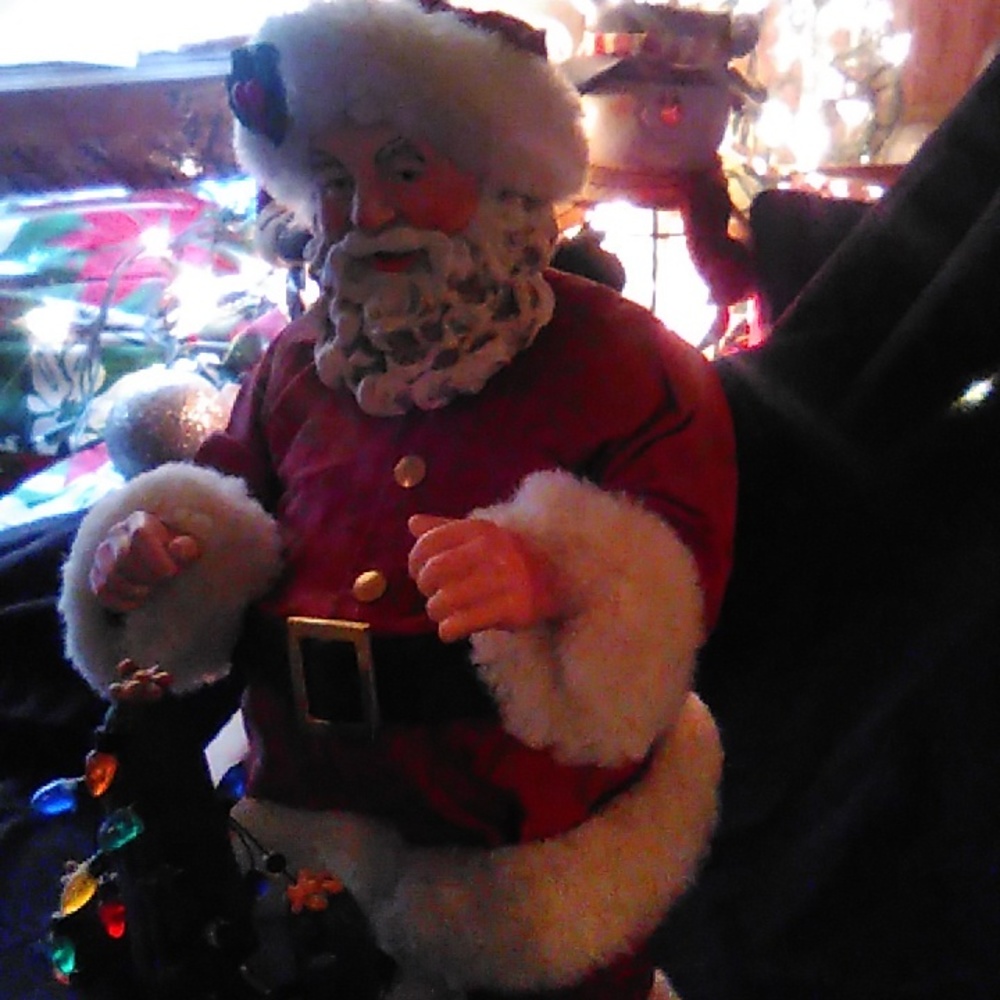 Santa Figure - Picture 4 of 6
